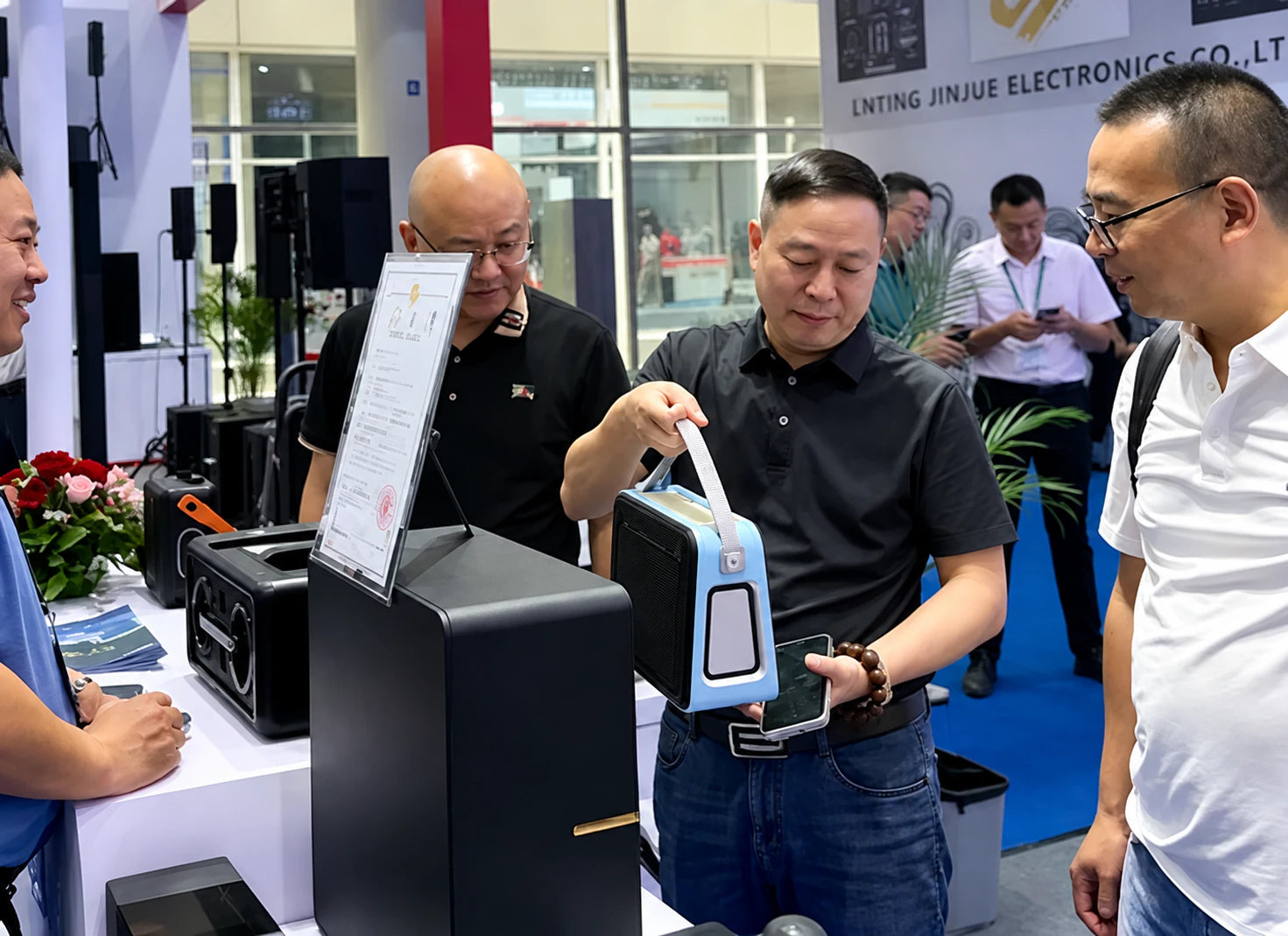 YUSBOX product demonstration at the Canton Fair